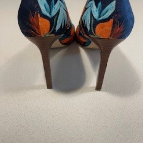 Nine West- Navy and Tropical floral stiletto- Size 9 - Picture 11 of 13